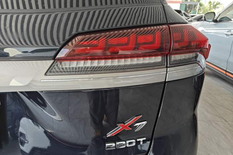 Used CHANGAN OSHAN X7 2021 1.5T Automatic Luxury Version Right Rear Taillight