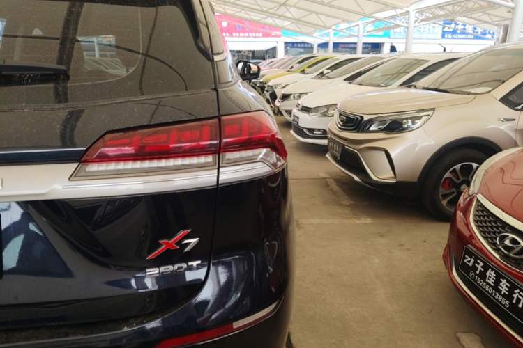 Used CHANGAN OSHAN X7 2021 1.5T Space Freedom Edition with Automatic Parking and Facial Recognition Right Rear Taillight