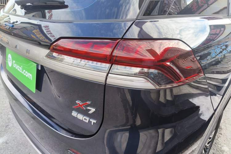 Used CHANGAN OSHAN X7 2021 1.5T Automatic Luxury Version Right Rear Taillight