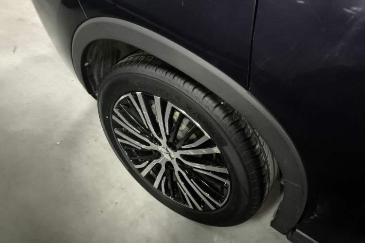 Used CHANGAN OSHAN X7 2021 1.5T Automatic Luxury Model Right Rear Wheel Hub