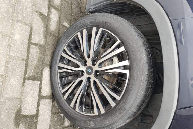 Used CHANGAN OSHAN X7 2021 1.5T Automatic Luxury Model Right Rear Wheel Hub