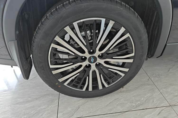 Used CHANGAN OSHAN X7 2021 1.5T Automatic Luxury Version Right Rear Wheel Hub