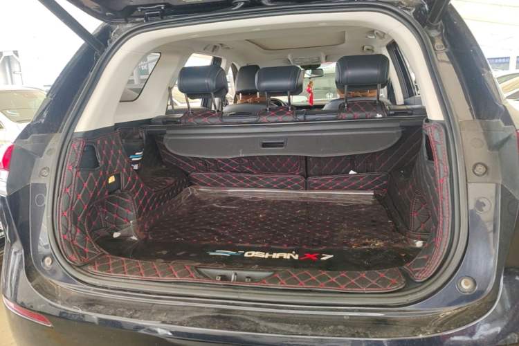 Used CHANGAN OSHAN X7 2021 1.5T Space Freedom Edition with Automatic Parking and Facial Recognition Trunk