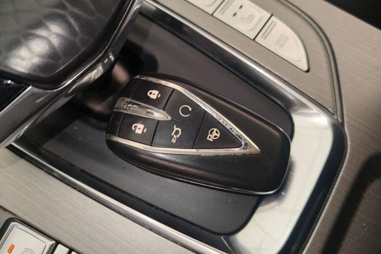 Used CHANGAN OSHAN X7 2021 1.5T Space Freedom Edition with Automatic Parking and Facial Recognition Vehicle Key