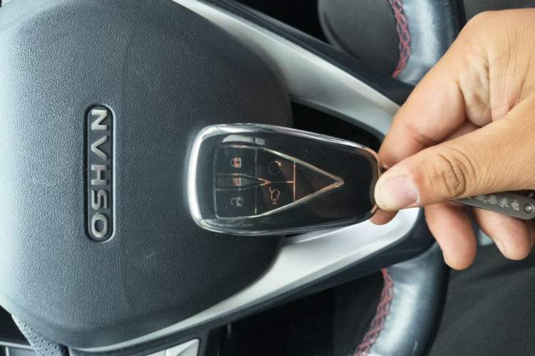 Used CHANGAN OSHAN X7 2021 1.5T Automatic Luxury Model Vehicle Key