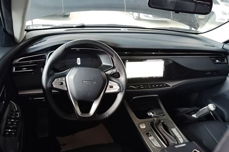 Used CHANGAN OSHAN X7 2021 1.5T Automatic Luxury Model Center Console