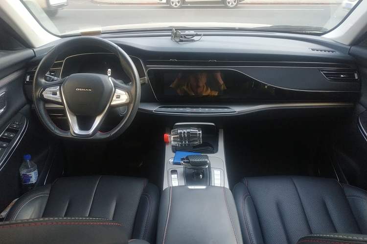 Used CHANGAN OSHAN X7 2021 1.5T Space Freedom Edition with Automatic Parking and Facial Recognition Center Console