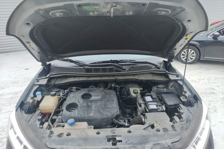 Used CHANGAN OSHAN X7 2021 1.5T Manual Luxury Version Engine Bay