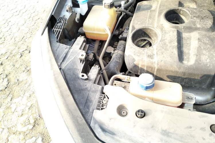 Used CHANGAN OSHAN X7 2021 1.5T Manual Luxury Version Engine Bay Right