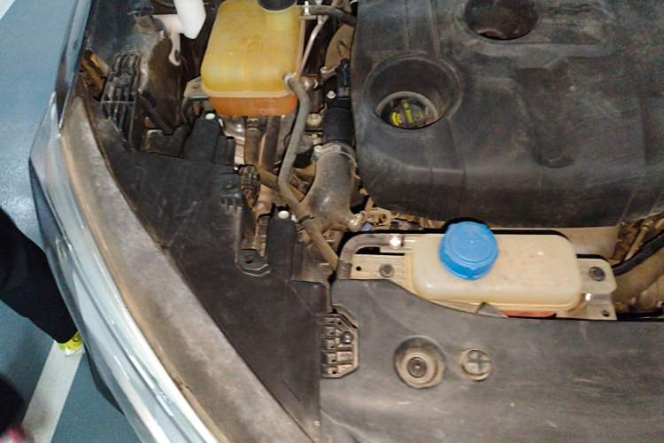 Used CHANGAN OSHAN X7 2021 1.5T Automatic Luxury Version Engine Bay Right