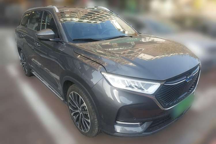 Used CHANGAN OSHAN X7 2021 1.5T Space Freedom Edition with Automatic Parking and Facial Recognition Front Right 45 Deg