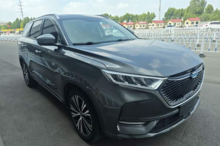 Used CHANGAN OSHAN X7 2021 1.5T Automatic Luxury Model Front Right 45 Deg