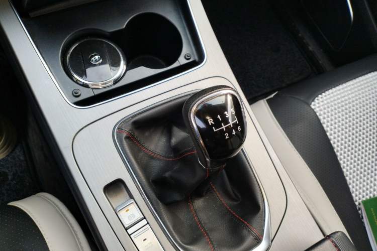 Used CHANGAN OSHAN X7 2021 1.5T Manual Luxury Version Gear Lever