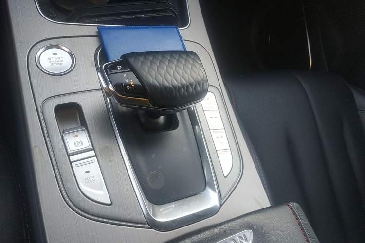 Used CHANGAN OSHAN X7 2021 1.5T Space Freedom Edition with Automatic Parking and Facial Recognition Gear Lever