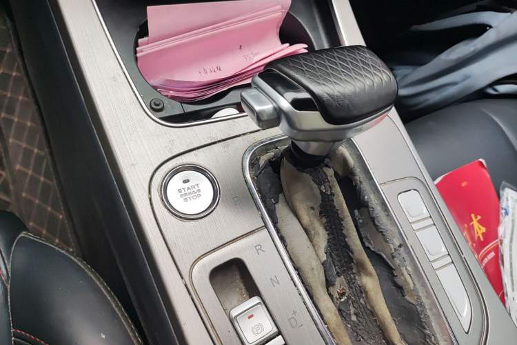 Used CHANGAN OSHAN X7 2021 1.5T Automatic Luxury Version Gear Lever