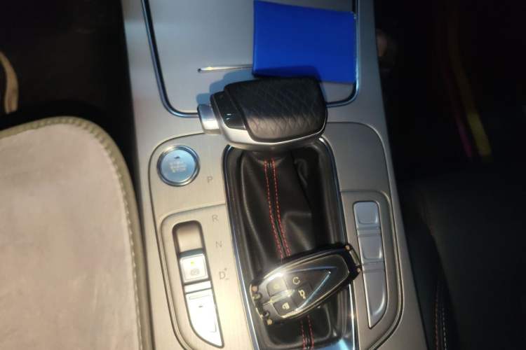 Used CHANGAN OSHAN X7 2021 1.5T Automatic Luxury Version Gear Lever