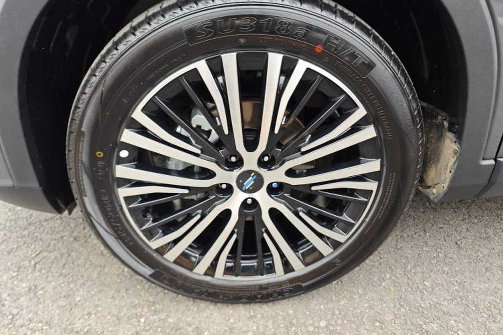 Used CHANGAN OSHAN X7 2021 1.5T Automatic Luxury Version Left Front Wheel Hub