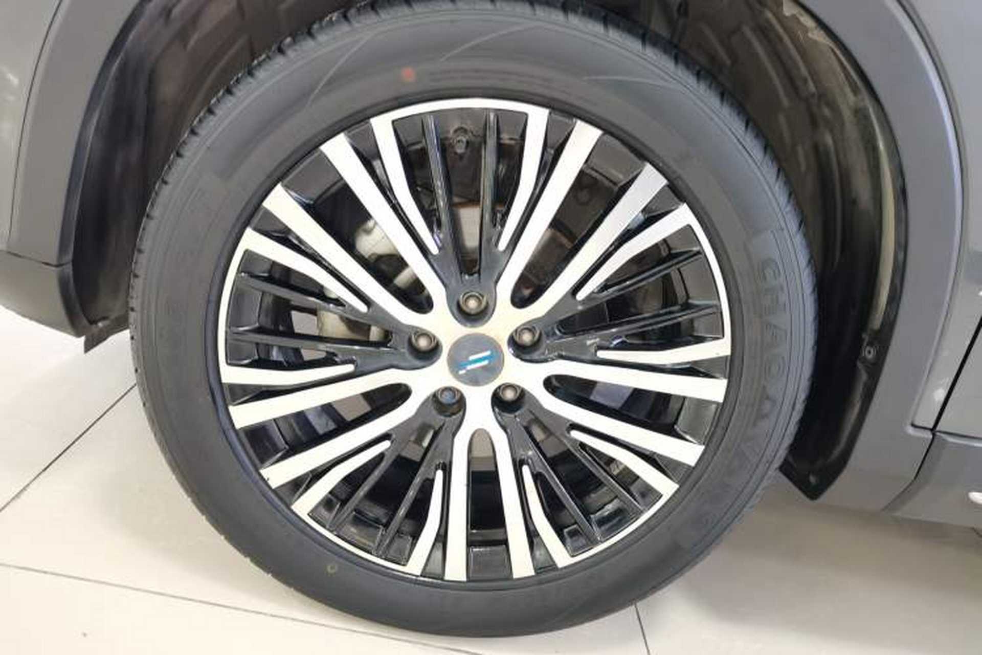 Used CHANGAN OSHAN X7 2021 1.5T Manual Luxury Version Left Front Wheel Hub