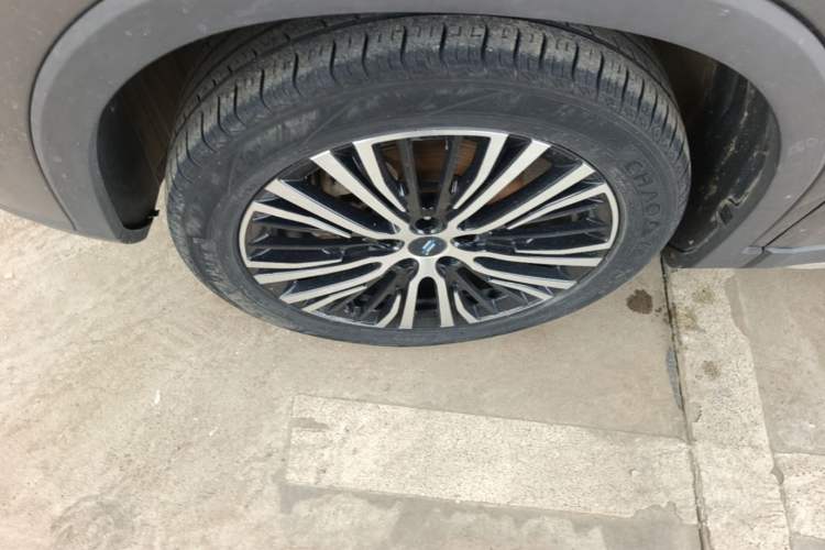 Used CHANGAN OSHAN X7 2021 1.5T Automatic Luxury Model Left Front Wheel Hub