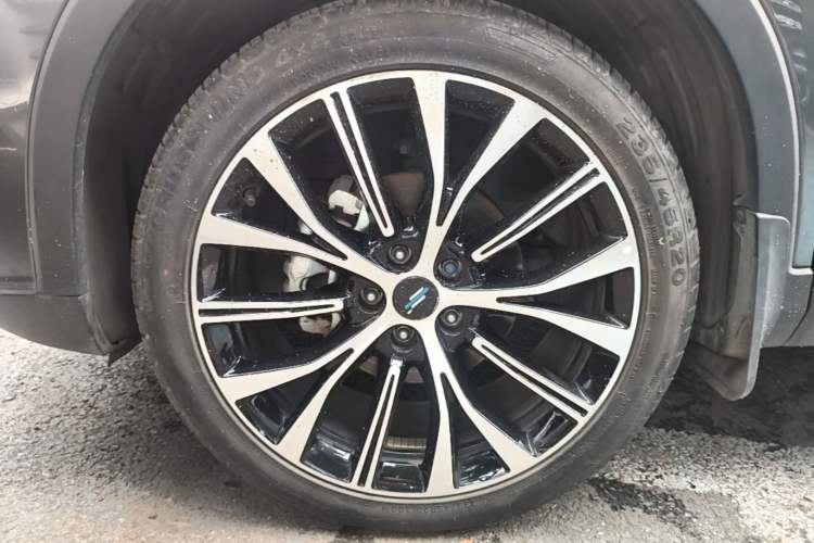 Used CHANGAN OSHAN X7 2021 1.5T Space Freedom Edition with Automatic Parking and Facial Recognition Left Front Wheel Hub