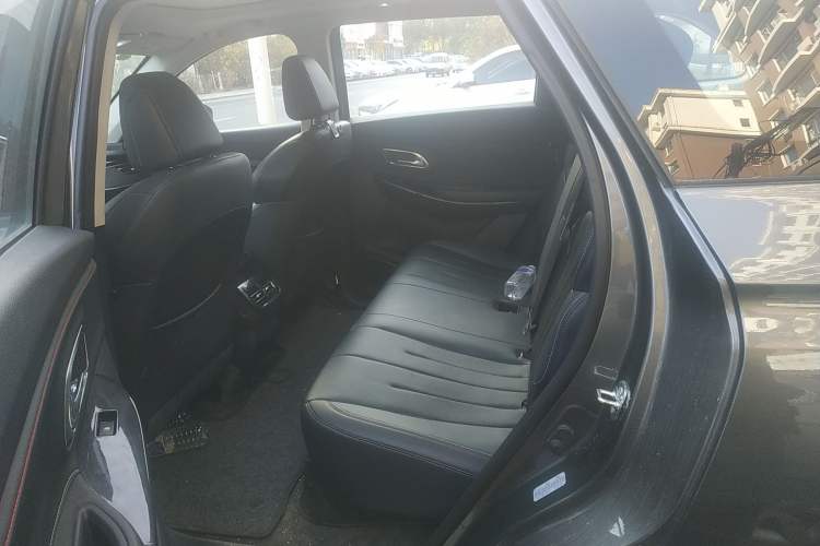 Used CHANGAN OSHAN X7 2021 1.5T Space Freedom Edition with Automatic Parking and Facial Recognition Left Rear Seat