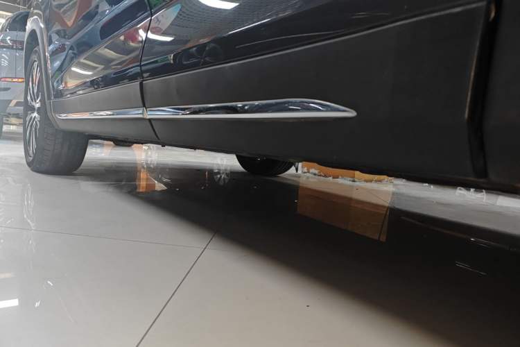 Used CHANGAN OSHAN X7 2021 1.5T Automatic Luxury Version Left Side Sill