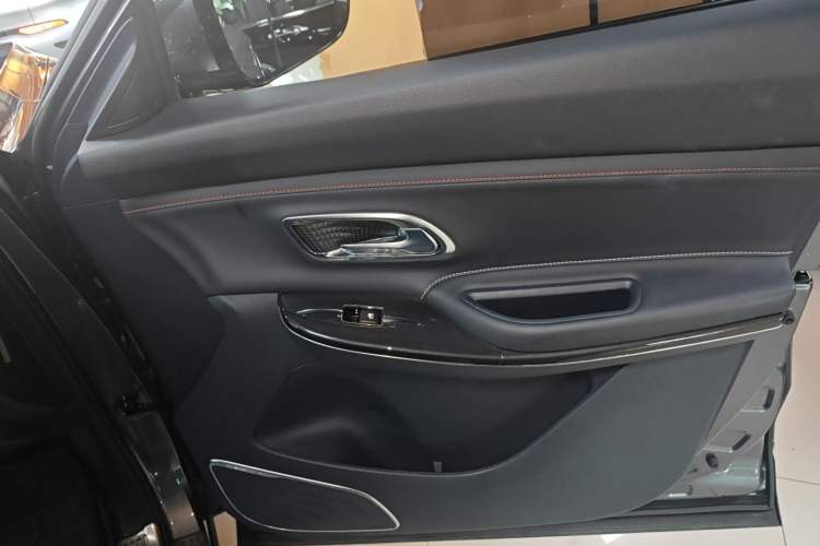 Used CHANGAN OSHAN X7 2021 1.5T Automatic Luxury Version Right Front Door Interior