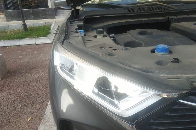 Used CHANGAN OSHAN X7 2021 1.5T Space Freedom Edition with Automatic Parking and Facial Recognition Right Front Headlight