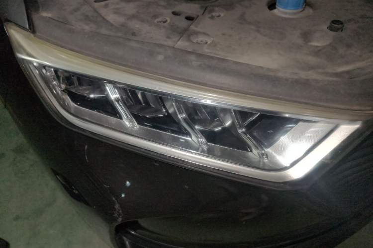 Used CHANGAN OSHAN X7 2021 1.5T Automatic Luxury Model Right Front Headlight