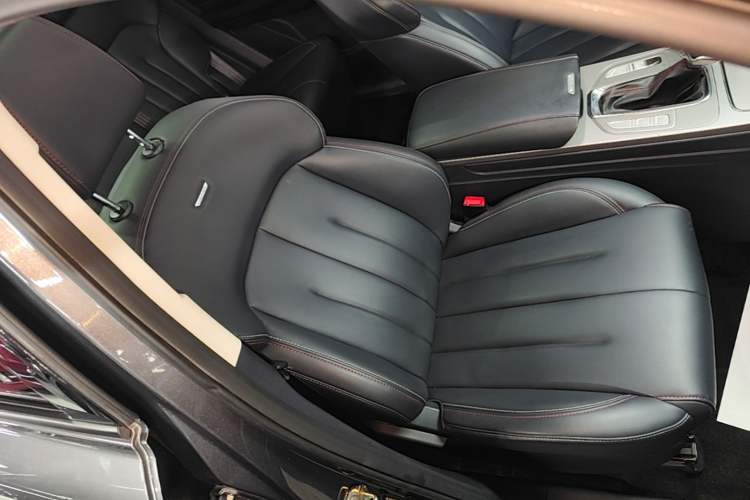 Used CHANGAN OSHAN X7 2021 1.5T Automatic Luxury Version Right Front Seat