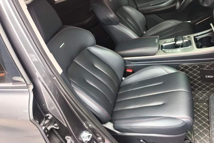 Used CHANGAN OSHAN X7 2021 1.5T Space Freedom Edition with Automatic Parking and Facial Recognition Right Front Seat