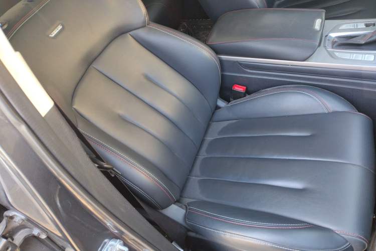 Used CHANGAN OSHAN X7 2021 1.5T Automatic Luxury Version Right Front Seat