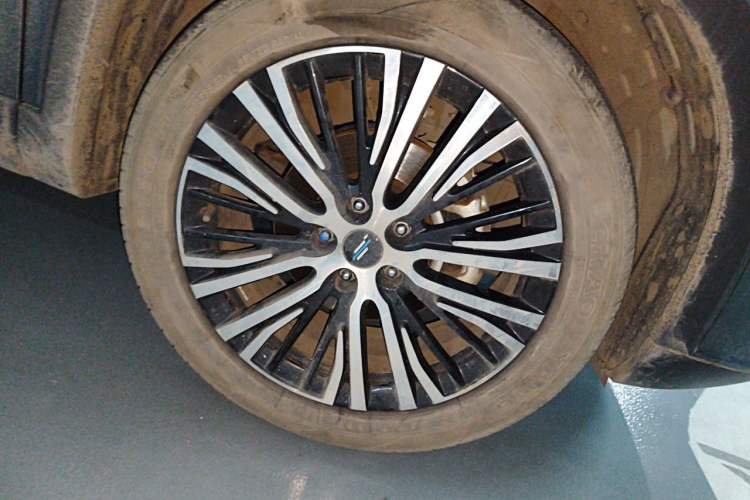 Used CHANGAN OSHAN X7 2021 1.5T Automatic Luxury Version Right Front Wheel Hub
