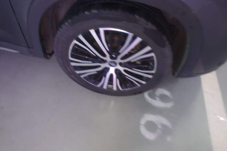 Used CHANGAN OSHAN X7 2021 1.5T Automatic Luxury Version Right Front Wheel Hub