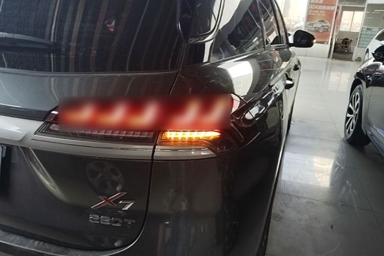 Used CHANGAN OSHAN X7 2021 1.5T Automatic Luxury Model Right Rear Taillight