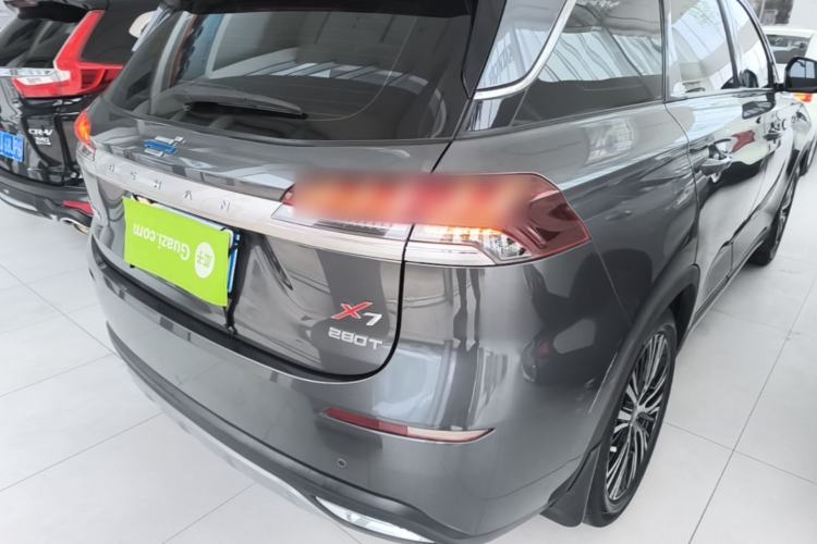 Used CHANGAN OSHAN X7 2021 1.5T Automatic Luxury Model Right Rear Taillight