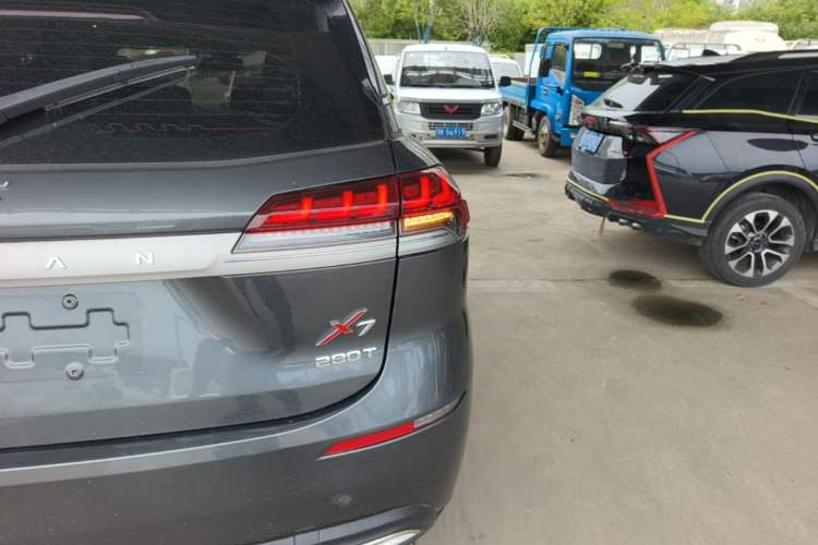 Used CHANGAN OSHAN X7 2021 1.5T Automatic Luxury Model Right Rear Taillight