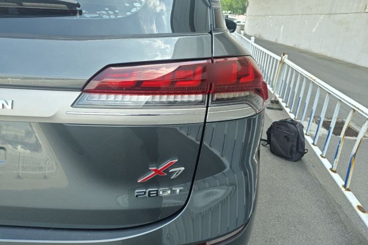Used CHANGAN OSHAN X7 2021 1.5T Automatic Luxury Model Right Rear Taillight