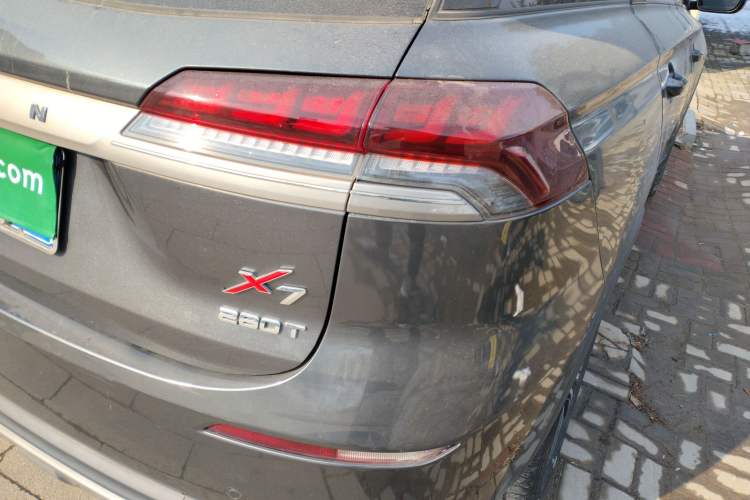 Used CHANGAN OSHAN X7 2021 1.5T Automatic Luxury Version Right Rear Taillight