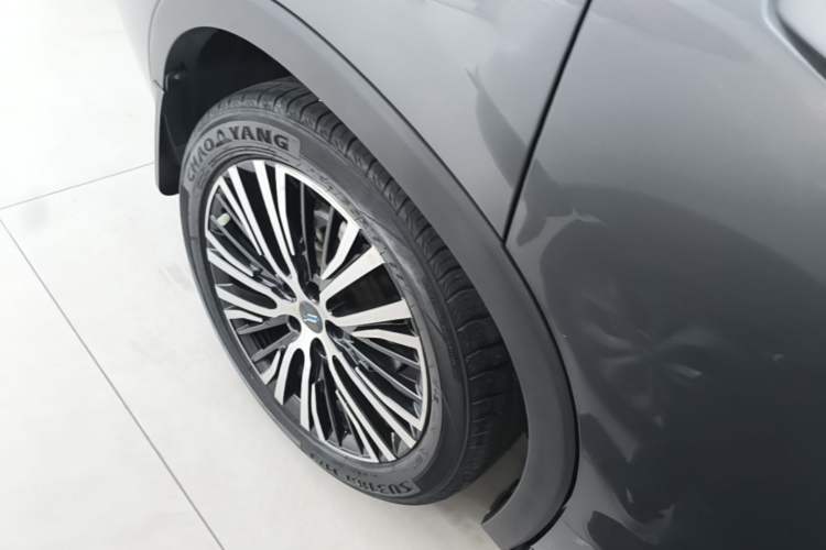 Used CHANGAN OSHAN X7 2021 1.5T Automatic Luxury Model Right Rear Wheel Hub