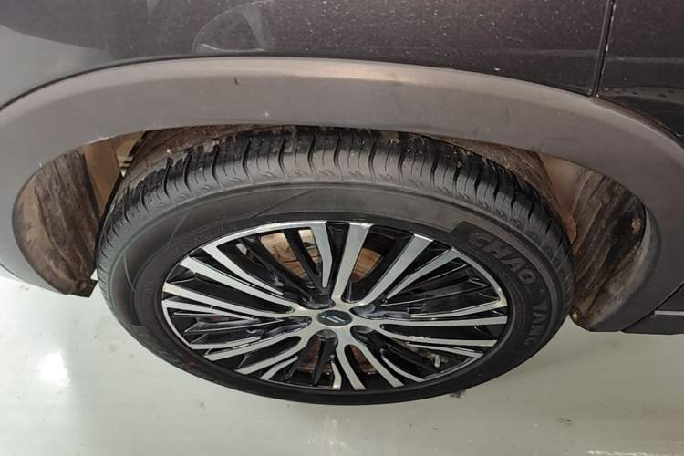 Used CHANGAN OSHAN X7 2021 1.5T Automatic Luxury Version Right Rear Wheel Hub