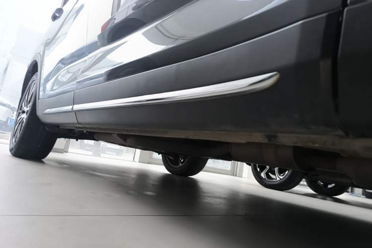 Used CHANGAN OSHAN X7 2021 1.5T Automatic Luxury Model Right Side Sill