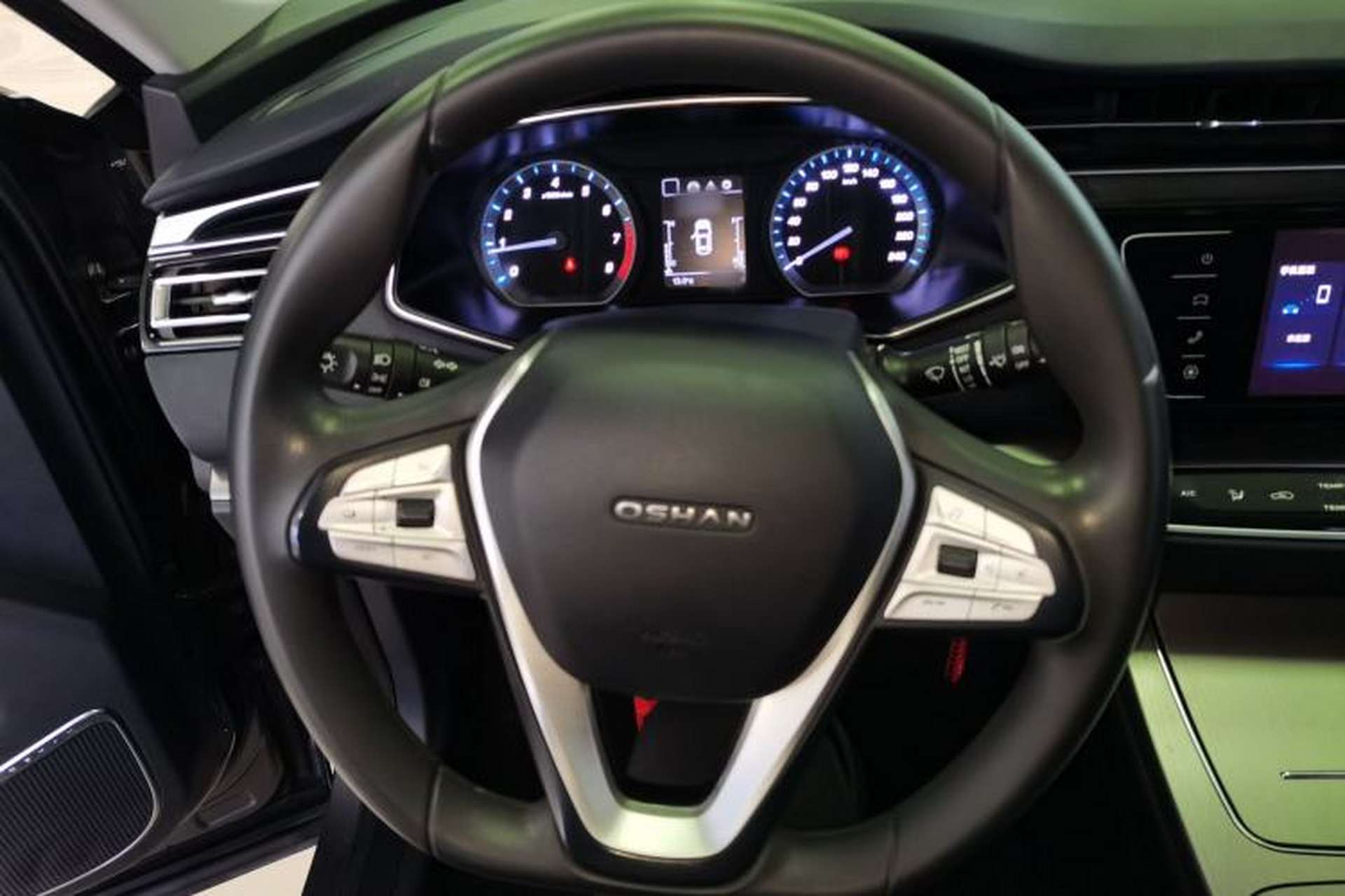 Used CHANGAN OSHAN X7 2021 1.5T Manual Luxury Version Steering Wheel