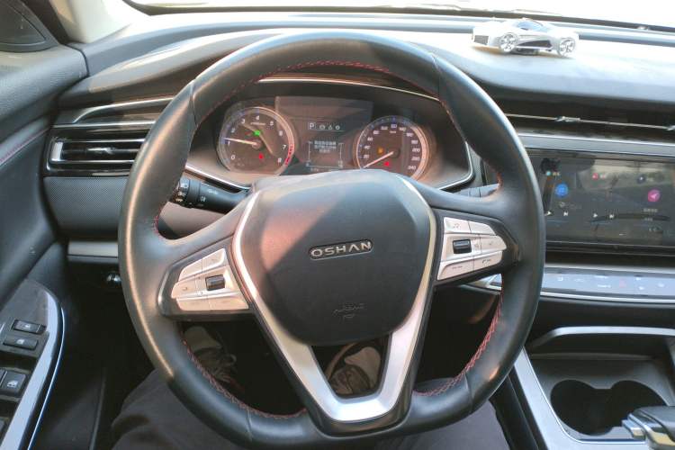 Used CHANGAN OSHAN X7 2021 1.5T Automatic Luxury Version Steering Wheel