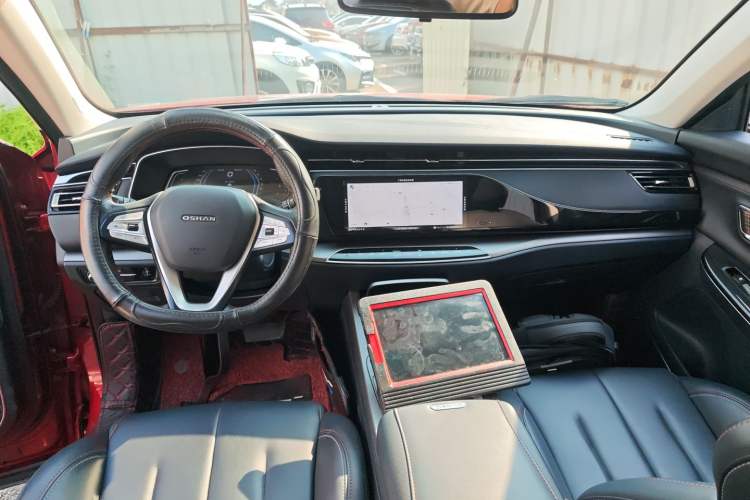 Used CHANGAN OSHAN X7 2021 1.5T Automatic Luxury Model Center Console