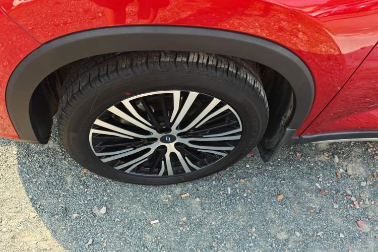 Used CHANGAN OSHAN X7 2021 1.5T Automatic Luxury Model Left Front Wheel Hub