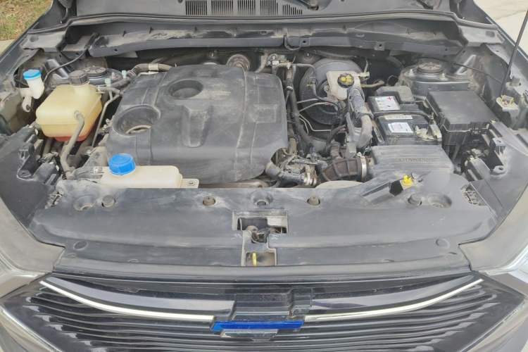Used CHANGAN OSHAN X7 2021 1.5T Manual Luxury Version Engine Bay