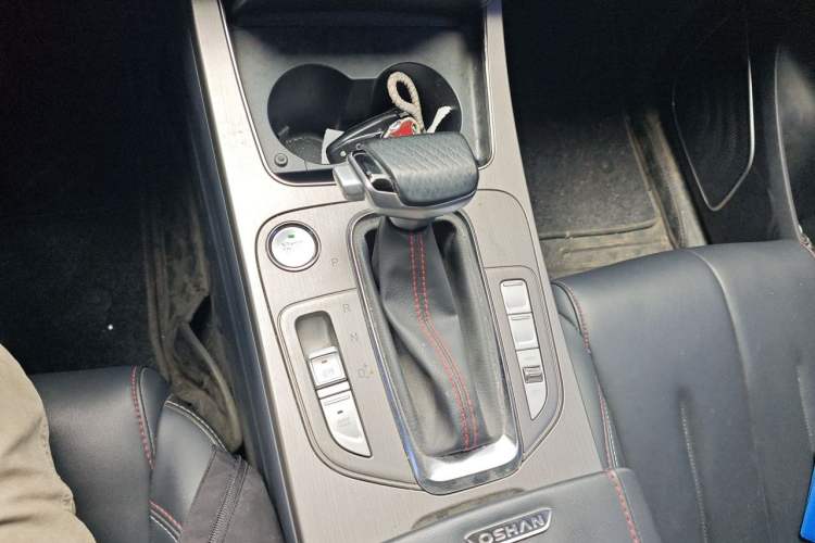 Used CHANGAN OSHAN X7 2021 1.5T Automatic Luxury Model Gear Lever
