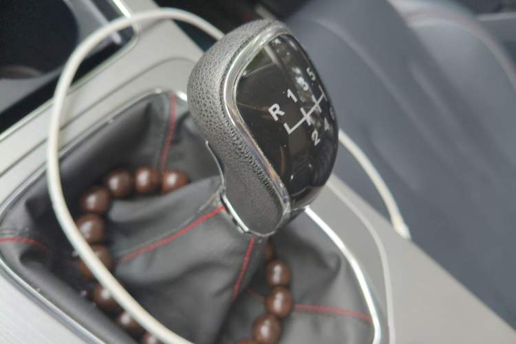 Used CHANGAN OSHAN X7 2021 1.5T Manual Luxury Version Gear Lever