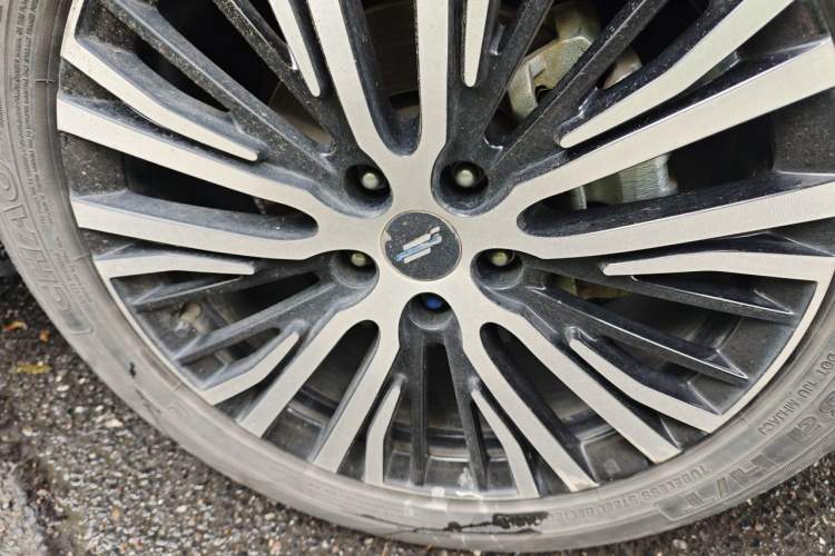Used CHANGAN OSHAN X7 2021 1.5T Automatic Luxury Model Right Front Wheel Hub